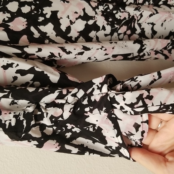 Express Floral Black Pink Convertible Tie Portofino Shirt Small New - Picture 4 of 6